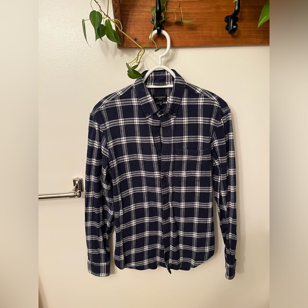 Club Monaco men’s size small navy and white flannel button up